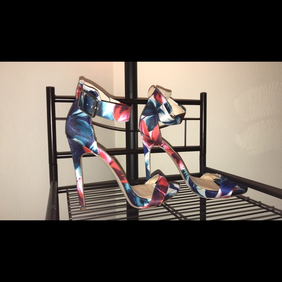 Heels - Picture 1 of 2